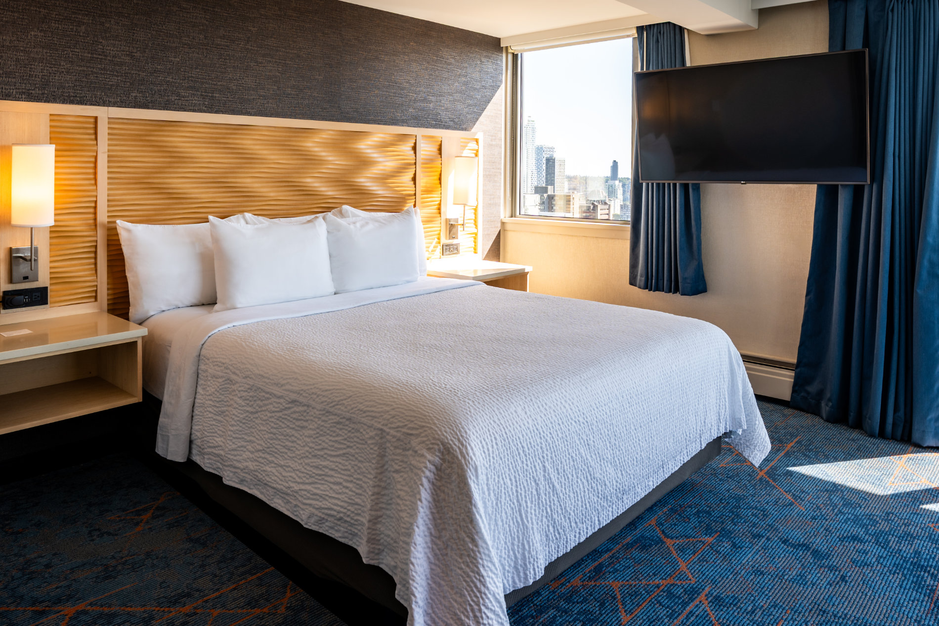 Superior King Plus Waterview Bed